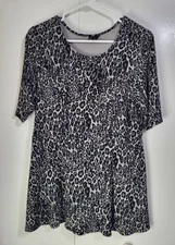 Torrid Gray Black Leopard Print Flared Shirt Top Sz 2 Short Sleeve Glam Grunge