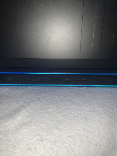 Alienware M18 R1 AMD Ryzen 9 32GB RAM 1TB SSD Gaming Laptop - Picture 5 of 8