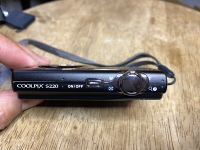 Nikon Coolpix S220 Digital Camera 10 MP Zoom 3X Black Tested