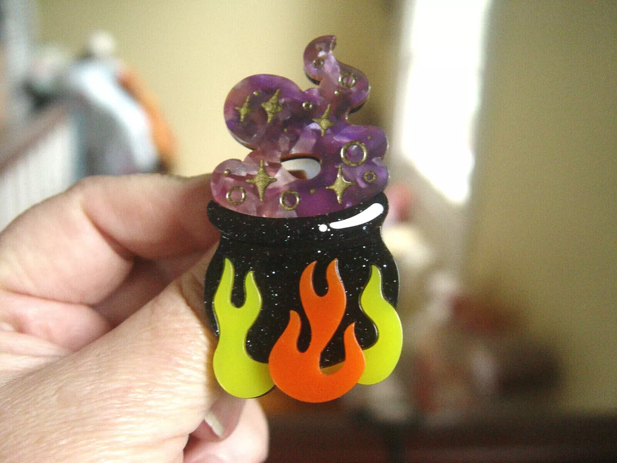 ERSTWILDER CAULDRON CHITTER CHATTER HALLOWEEN 2021 RESIN BROOCH
