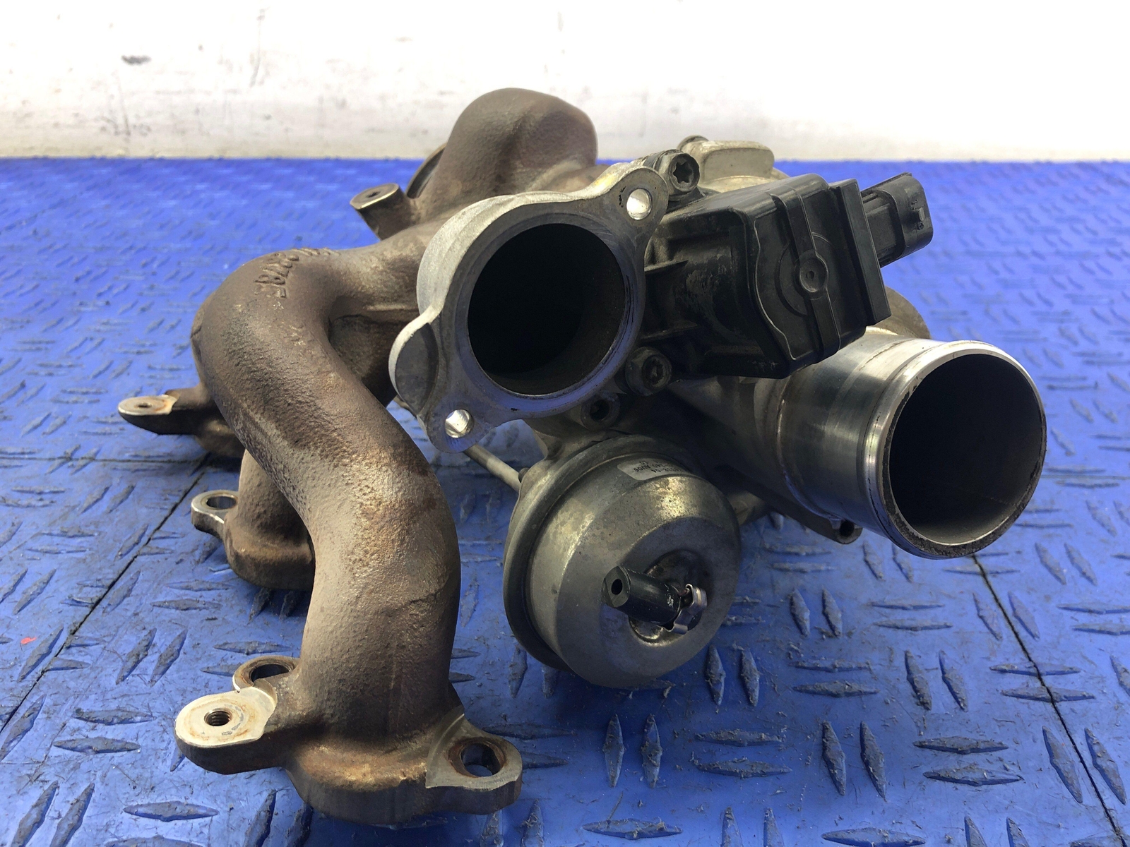 2014-2021 MASERATI QUATTROPORTE 3.0L LEFT SIDE ENGINE TURBOCHARGER TURBO 299712