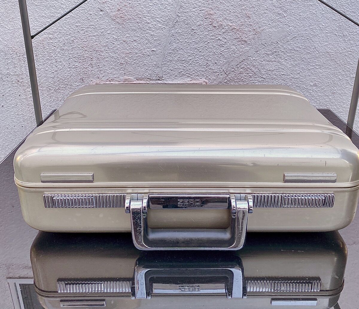 Vintage Zero Halliburton Aluminum Briefcase Case 18 X 13 X 5 Vintage Zero Halliburton Aluminum Briefcase Case 18 X 13 X 5