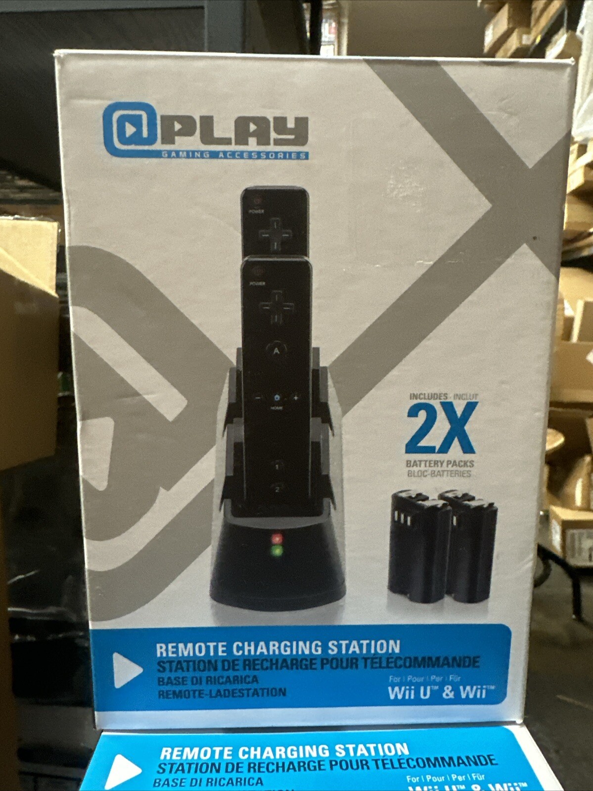 Nintendo Wii & Wii U Remote Charging Station with 2 Batteries in Black-image