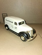 Chevy 1938 Panel Truck Classic Motorbooks Chevrolet Ertl 1:25 Scale Die Cast