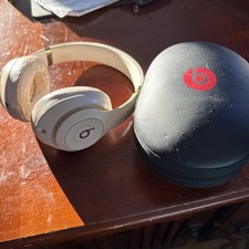 Beats by Dr. Dre Studio3 Headphones 2020- Matte Black -  MISSING CASE 