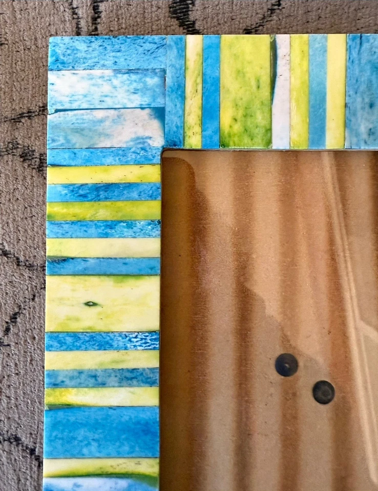 Moldura para foto/retrato Cynthia Rowley 4”x6” azulejos ósseos manchados verde. & Bl. 6,3”x8,3” - Imagem 3 de 4