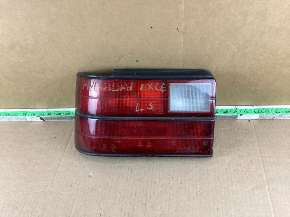Conjunto de luz trasera izquierda del lado del conductor Hyundai Excel 1986-1989 OEM Foto 3 de 4