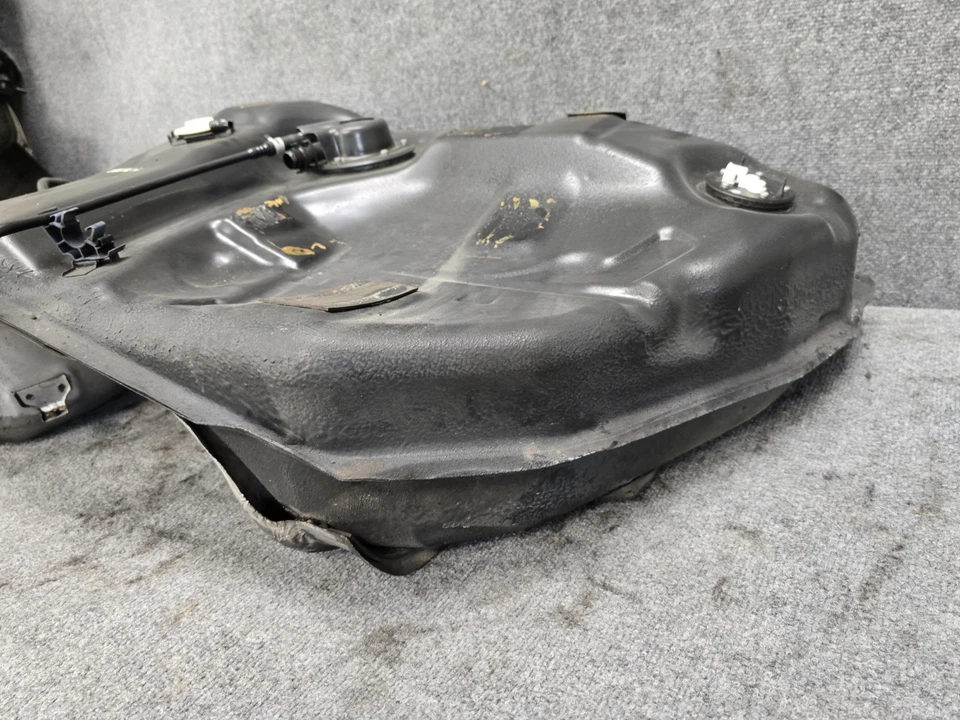 LEXUS IS300 2001-2005 OEM TANQUE DE GASOLINA BOMBA DE COMBUSTIBLE CONJUNTO DE DEPÓSITO Foto 4 de 4