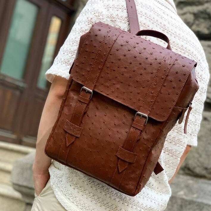 Mochila Para Hombre GENUINA Cuero Avestruz Exótico Lujo Grande Bolso Marrón para Laptop