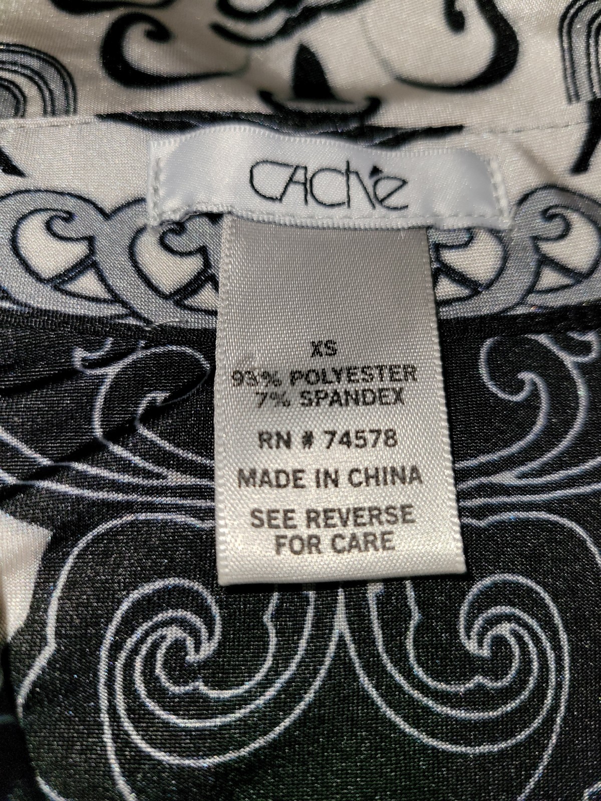 Cache Black And White Form Fitting Snap Button Sh… - image 8