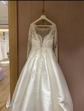 WEDDING DRESS. Cathedral Length Wedding Dress And Vail included new price 8000