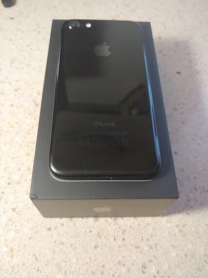 Apple iPhone 7 - 128 GB - Jet Black (Sbloccato) (US) - Immagine 2 di 4