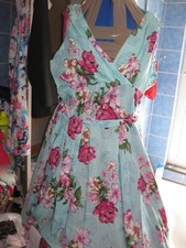 looking GLAM SIZE 24 FLORAL DRESS WEDDING RACES HOLIDAY