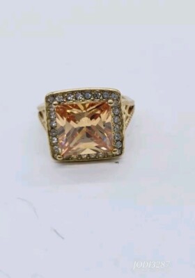 Avon Ring CZ BLING Size 6 Cocktail Ring 2015 Avon Gold tone Champagne