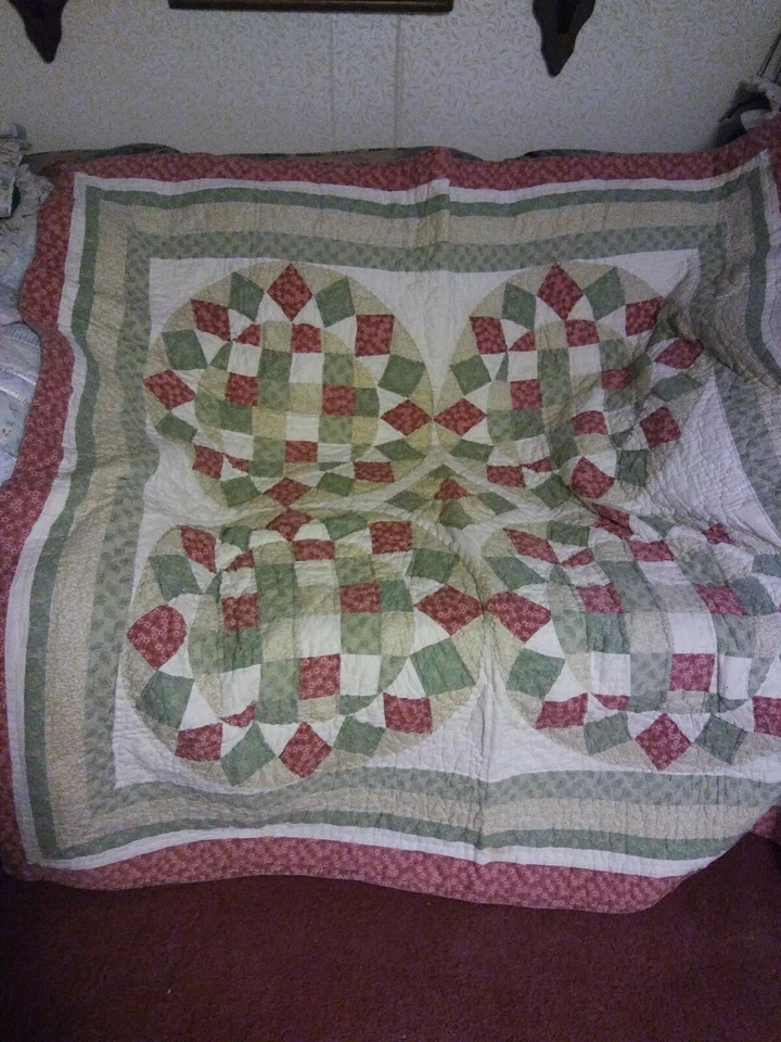 Hecho a mano de colección (?) Edredón de granja de campo 54” x 56” Grn & Burg Borders con 2 fundas Foto 4 de 4