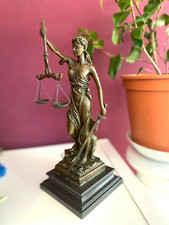Bronze Skulptur Justitia auf schwarzem Marmor sockel Art déco nach Mayer