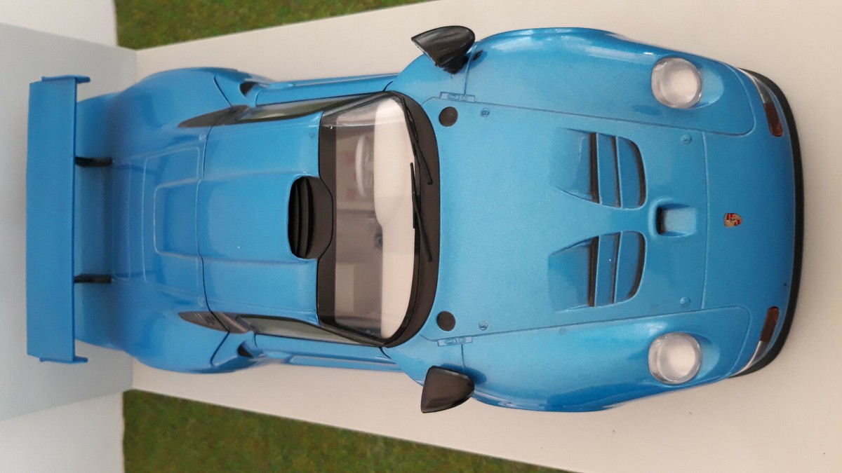 PORSCHE 911 GT1 1996 bleu métal o 1/18 UT Models voiture miniature
