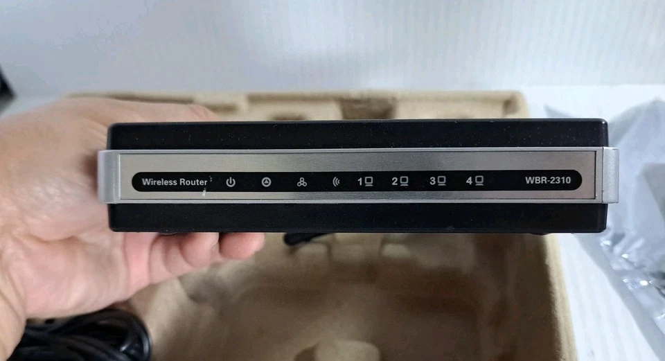 D-Link RangeBooster WBR-2310 108 Mbps 4-Port 10/100 Wireless G Router  - Image 3 of 4