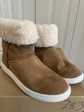 mika classic sneaker