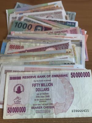 Lot von 100 Weltbanknoten. Alles verschieden. Weltweite Sammlung.