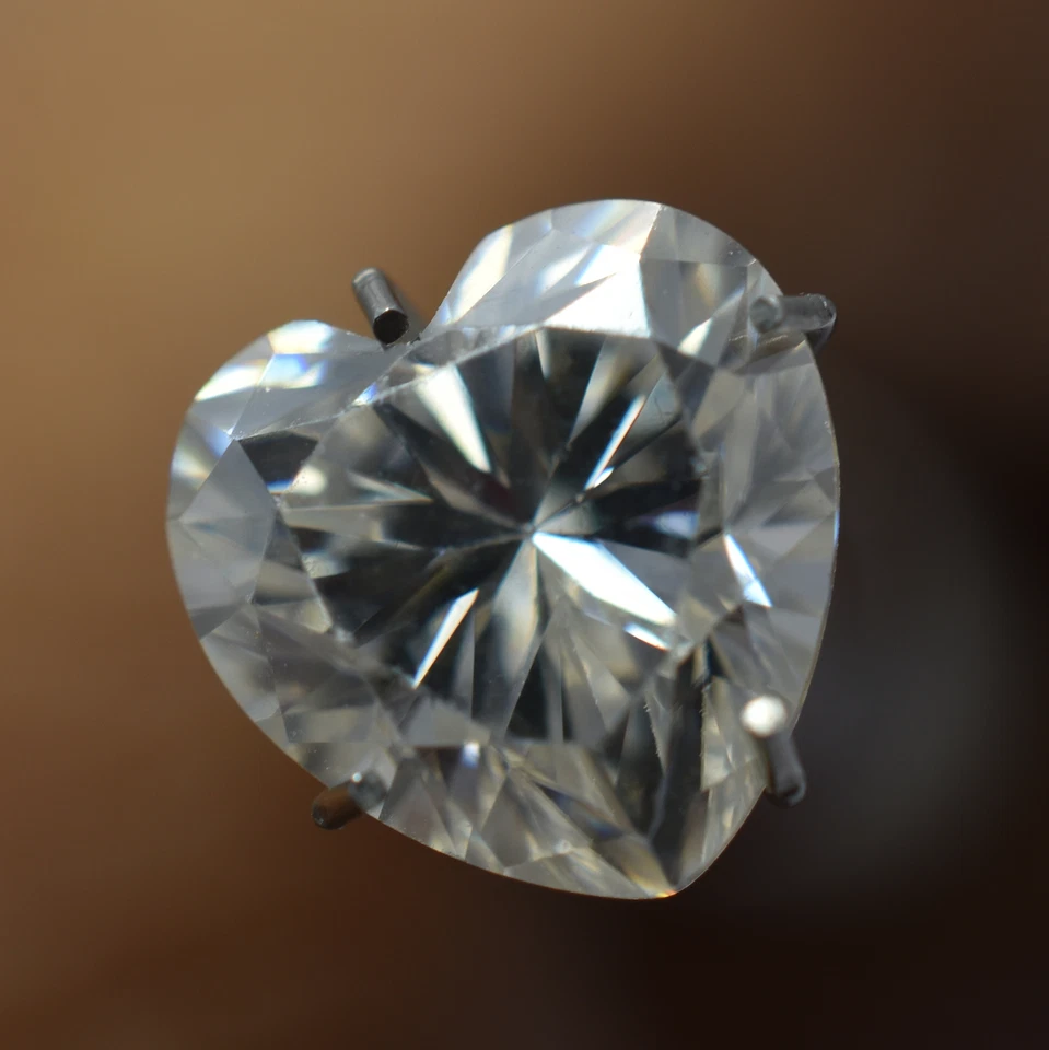 13 mm CERTIFIED 7.70 Ct Moissanite Loose Gemstone 1 Pcs VVS1 D Color Heart Shape - Image 2 of 4