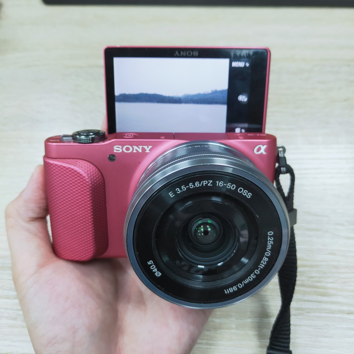 Sony Alpha NEX-3N 16.1 MP 16-50mm F/3.5-5.6 PZ OSS Lens Pink Wi-Fi