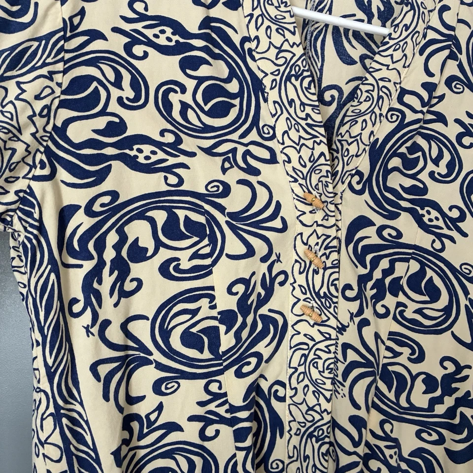 Manuhealii Tunic Blouse 3/4 Sleeve Wood Toggle Buttons Blue Floral - Image 3 of 4