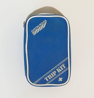 Kit viaggio Austin Rover vintage custodia e guida sanitaria da viaggio (1985)