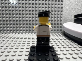 Lego City / Town / Airport Minifigure - Airport Pilot - AIR049