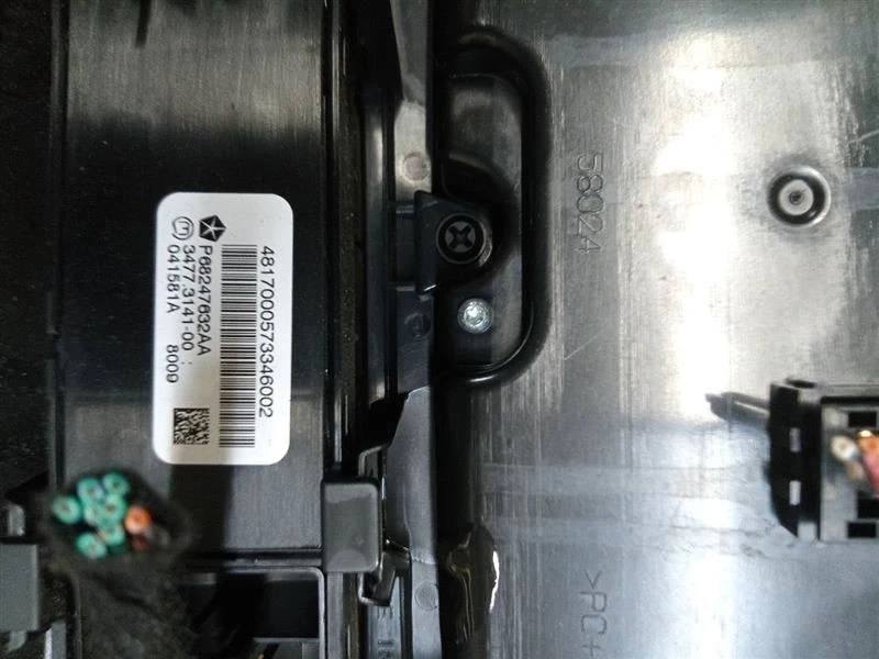 Dodge Ram 1500 2017-2021 control de temperatura CA con bisel de radio 1UJ96DX9AJ  Foto 3 de 4