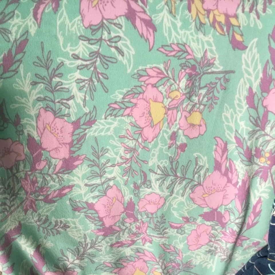 Vestido infantil floral LuLaRoe Mae 10 Disney Minnie Mouse rosa azul e Adeline 10 - Imagem 2 de 4
