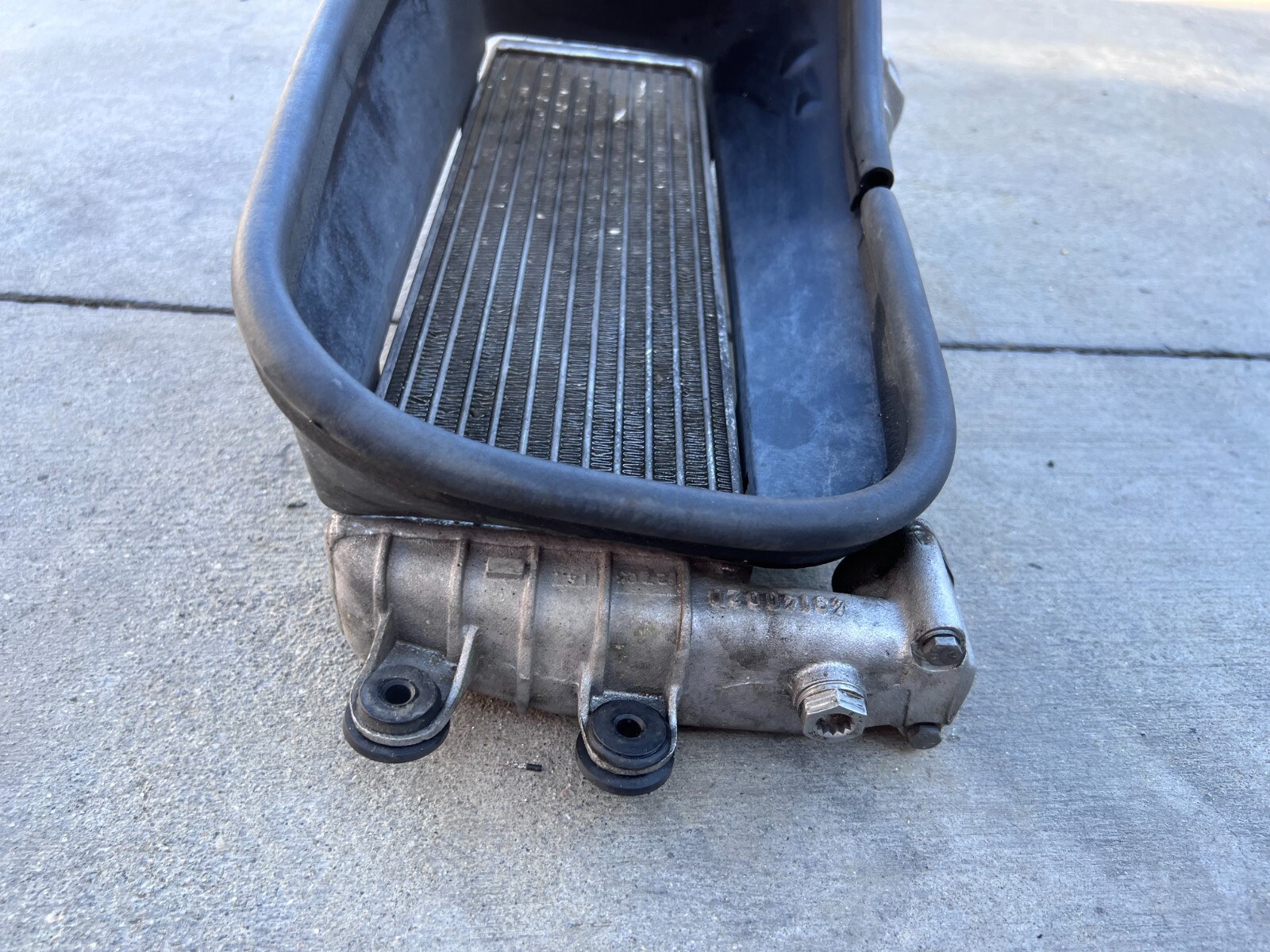 LAMBORGHINI HURACAN LP610 ENGINE OIL COOLER WITH RIGHT AIR GUIDE OEM 420117015A
