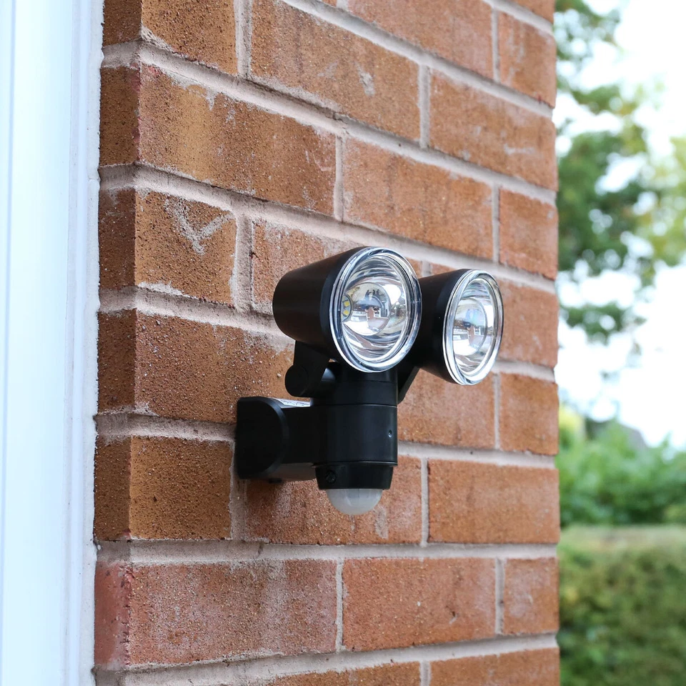 Battery LED PIR Motion Sensor Security Outdoor Twin Adjustable Wall Flood Light - Image 4 of 4