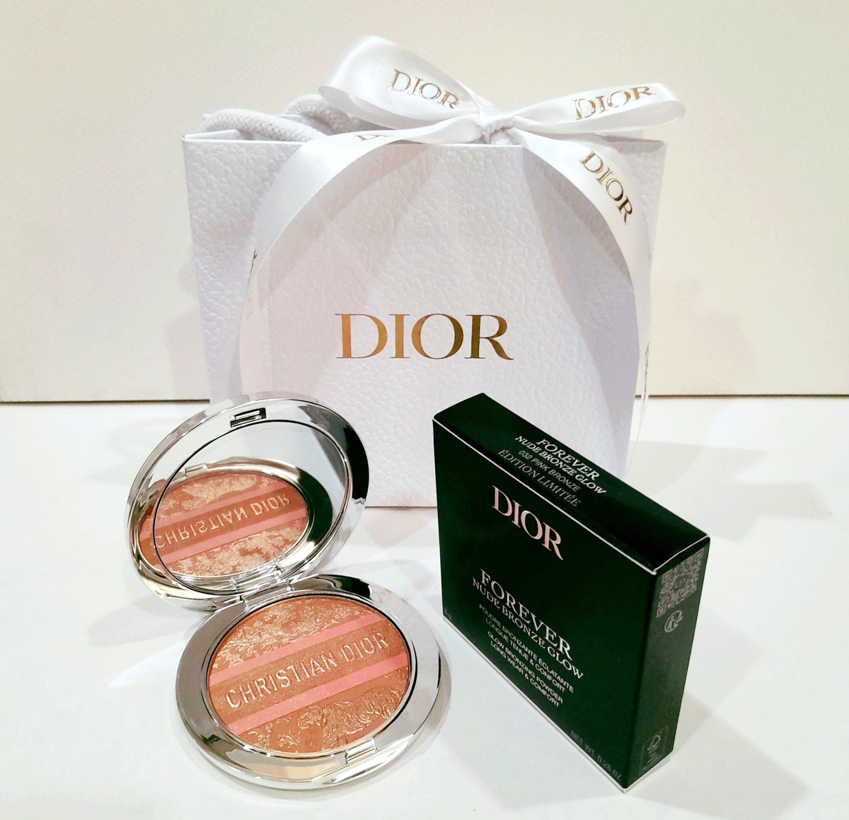 Dior Nude Bronze Glow032ピンクブロンズ 新品未使用品 美品】ディオールスキンフォーエヴァーヌードブロンズグロウ 032ピンク