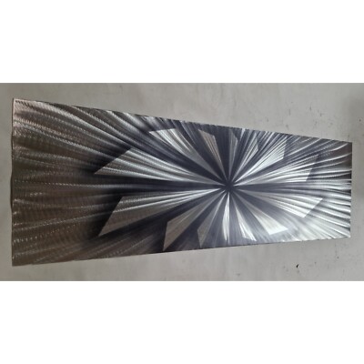 Moderne abstrakte Wandbilder aus Metall. Wohndeko. Grau und Silber. Bruch 