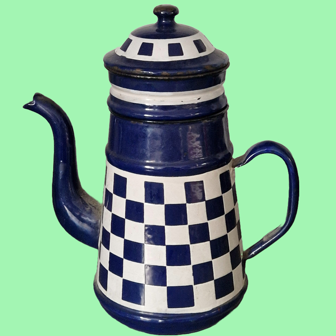 Cafetera vintage grande de chapa esmaltada con decoración de tablero de...