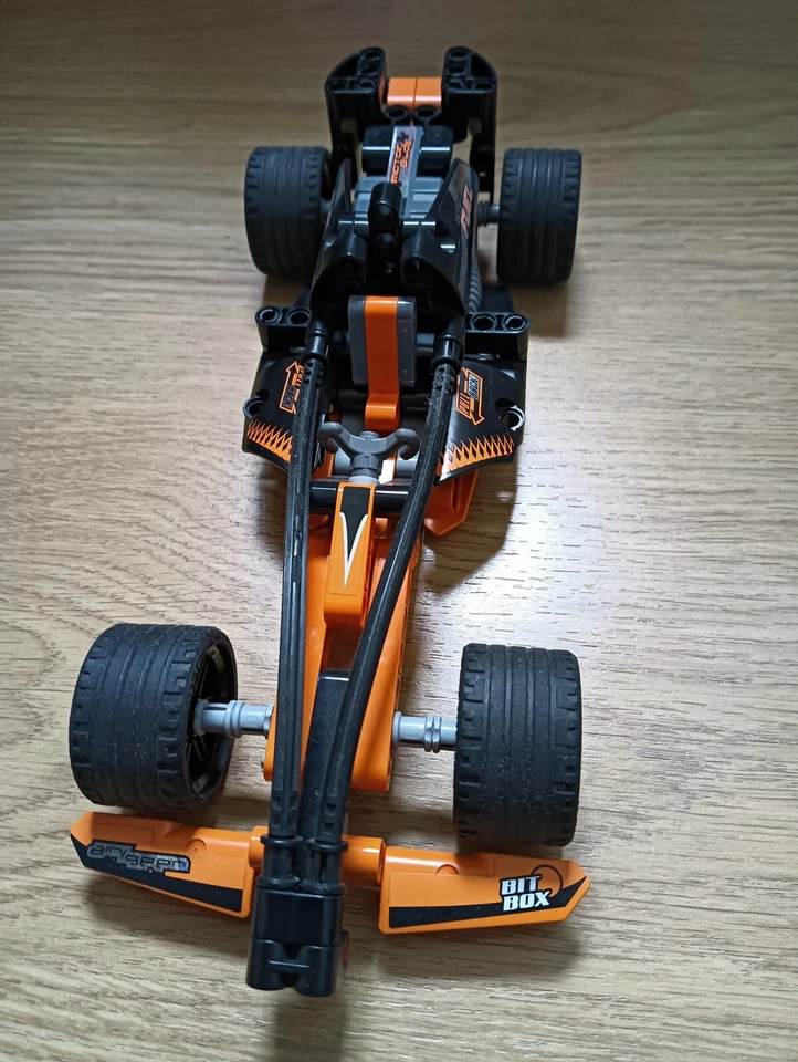 LEGO Technic 42026 Black Champion Racer, foto 2 di 3