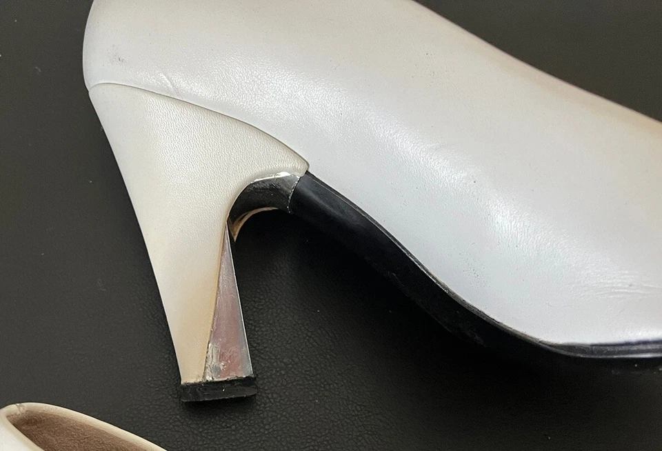 VINTAGE CHARLES JOURDAN White Leather High Heels SZ 8M NEW Brides Wedding Classy - Image 4 of 4