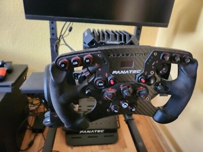 Simracing Equipment f-gt next level mit einem fanatec lenkrad csl dd Boostkit