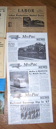 17 Pieces Railroad Memorabilia-Illinois Central Employee Timetables-Other Items - Picture 2 of 6