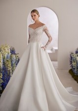 Long Sleeve Appliqué Vintage Wedding Dresses A-Line Off-Shoulder Train Ball Gown