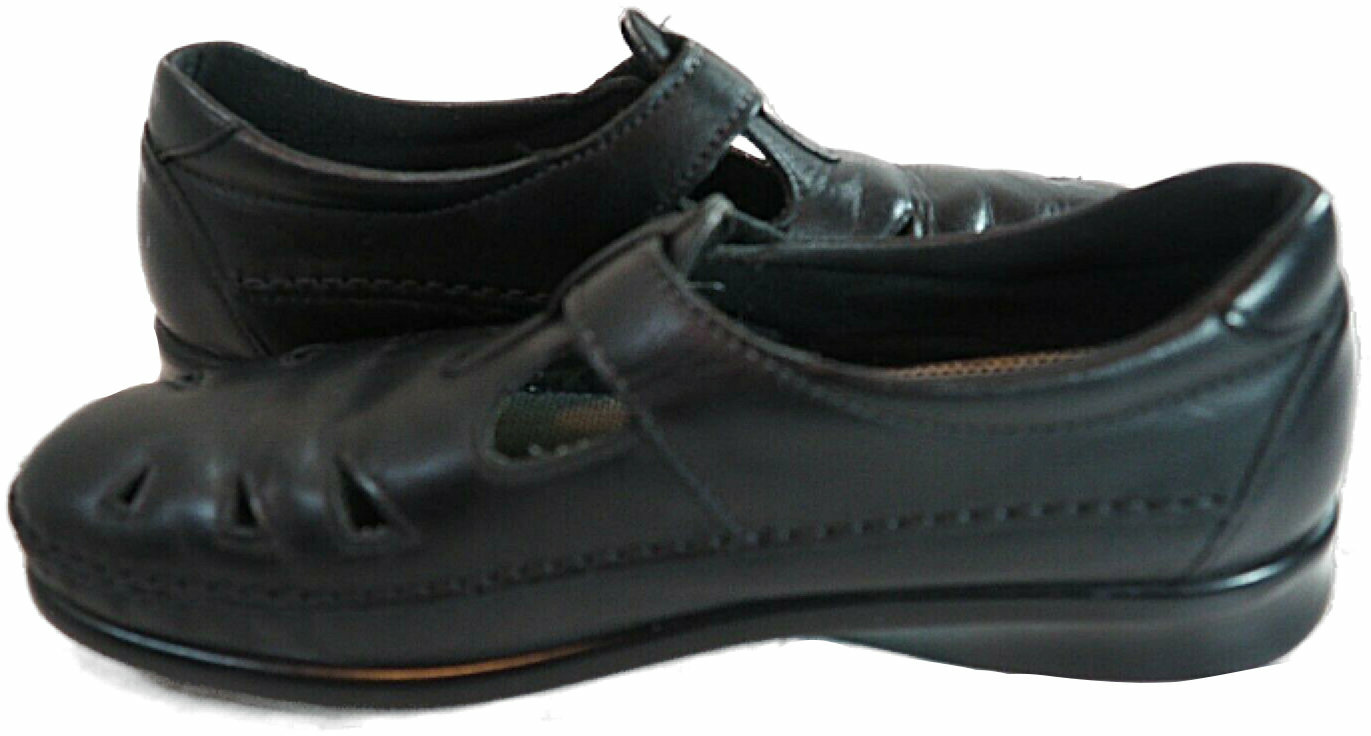 Black leather SAS Roamer women’s casual shoes with lace-up front, zigzag stitching, and “Made in USA” label on side.