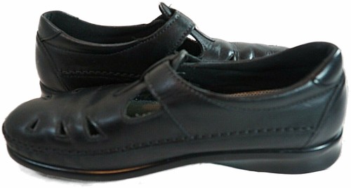 Black leather SAS Roamer women’s casual shoes with lace-up front, zigzag stitching, and “Made in USA” label on side.