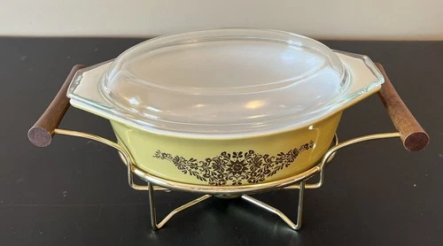 Vintage Pyrex Golden Wreath 1 1/2 Qt Casserole Dish W/Lid & Warming Cradle NICE!