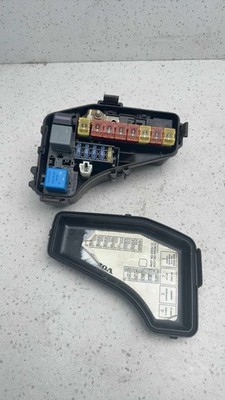 00 01 02 03 VOLVO 70 SERIES Engine Fuse Box