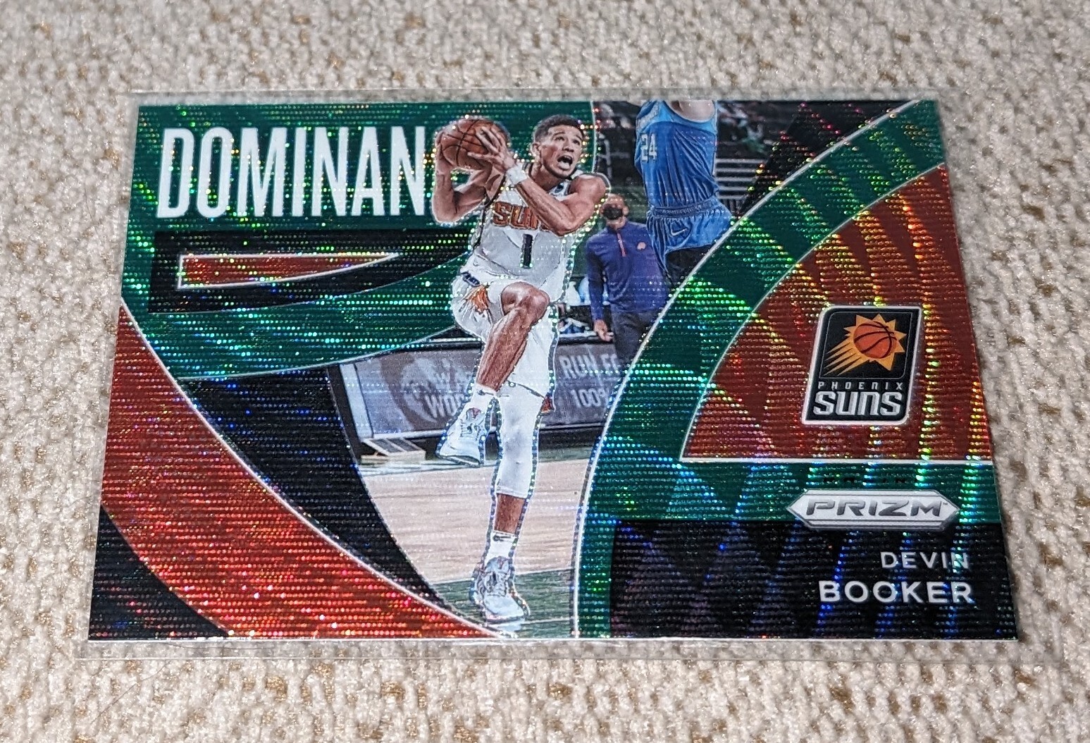 2021-22 DEVIN BOOKER PRIZM DOMINANCE GREEN WAVE PRIZM INSERT #3 (SUNS)