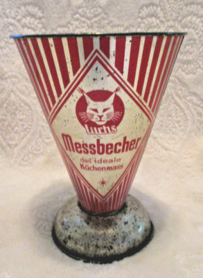 Vintage~Messbecher~das ideale Kuchenmass~Red on Silver~Metal Cone Shape~1950's
