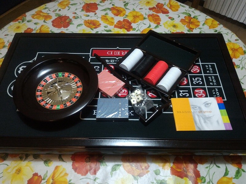 Set nuovo in legno Poker Roulette Black Jack Brandani dim 80x45 eBay