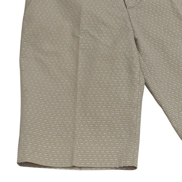 Vertigo Paris Tan and White Textured Bermuda Summer Shorts Women’s Size 8 - Image 3 of 4