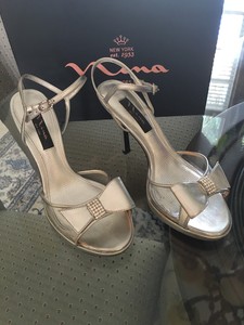 nina new york silver shoes
